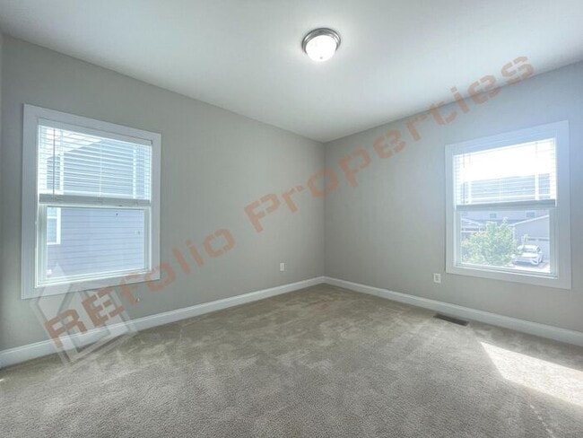 Building Photo - Lovely & Spacious 3 Bedroom, 2.5 Bathroom ...
