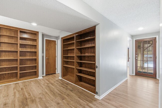 Building Photo - 3460 E Catalpa St