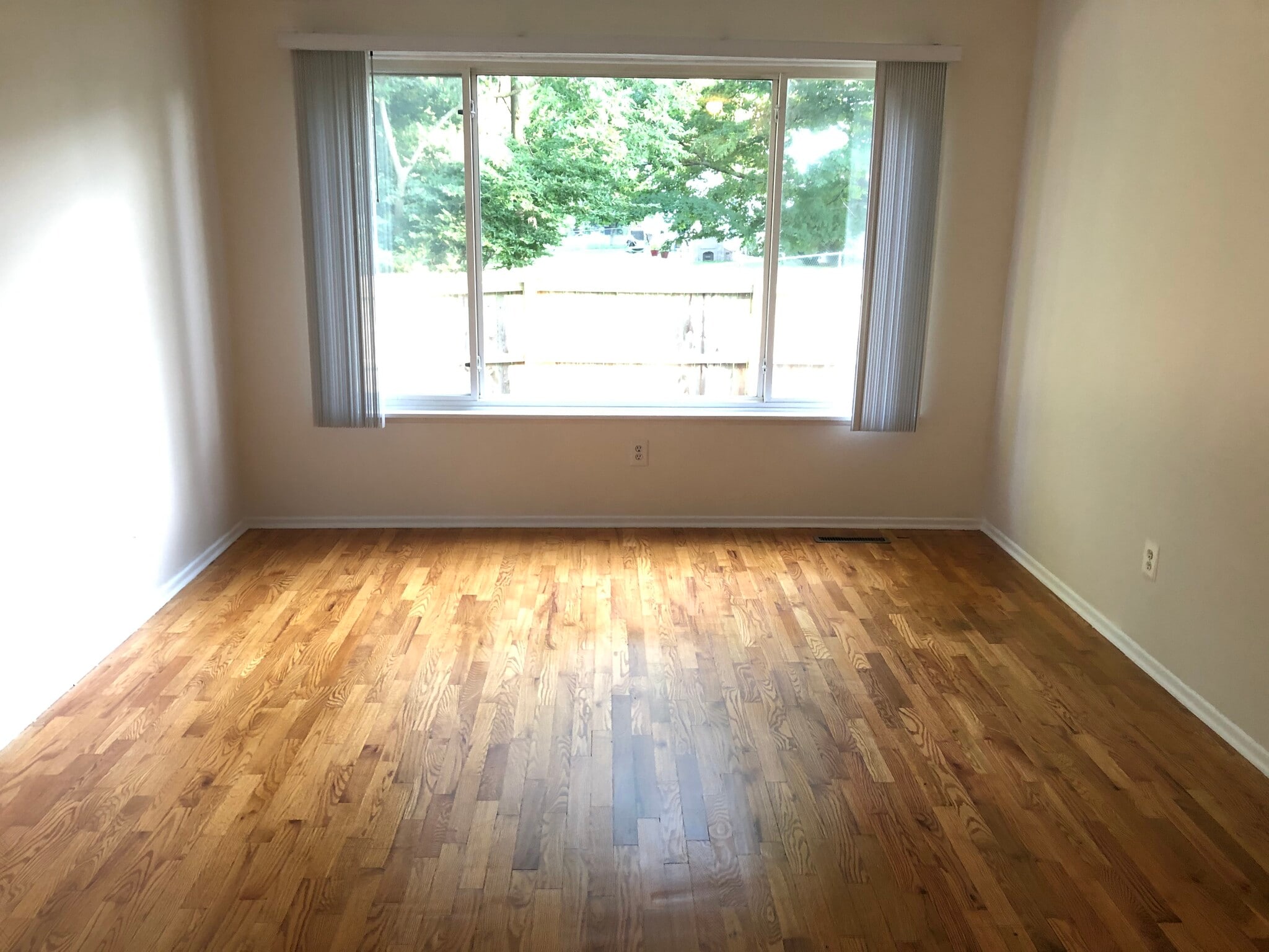 living RM - 1301 W Lake Lansing Rd