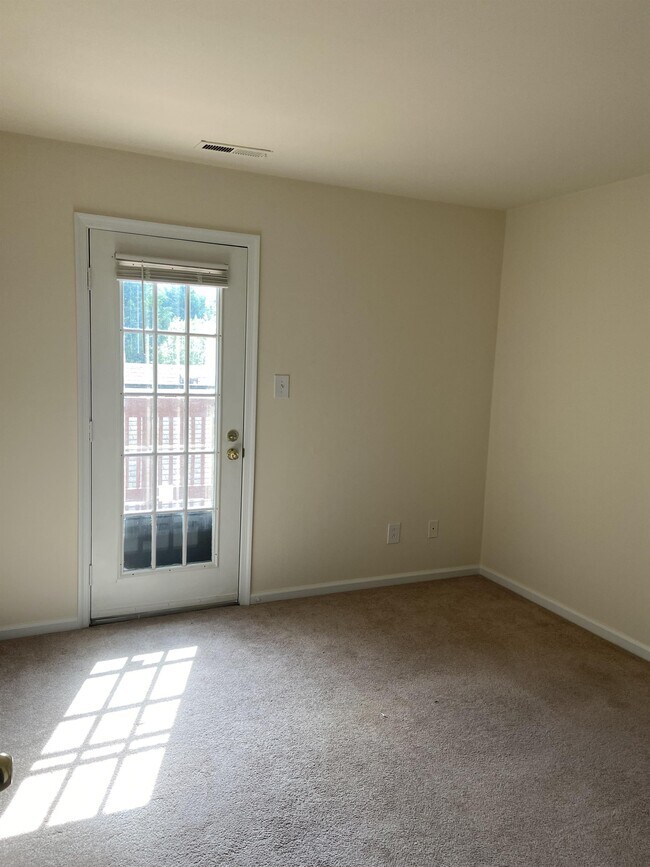 Building Photo - 1020 Colonial Meadows Way