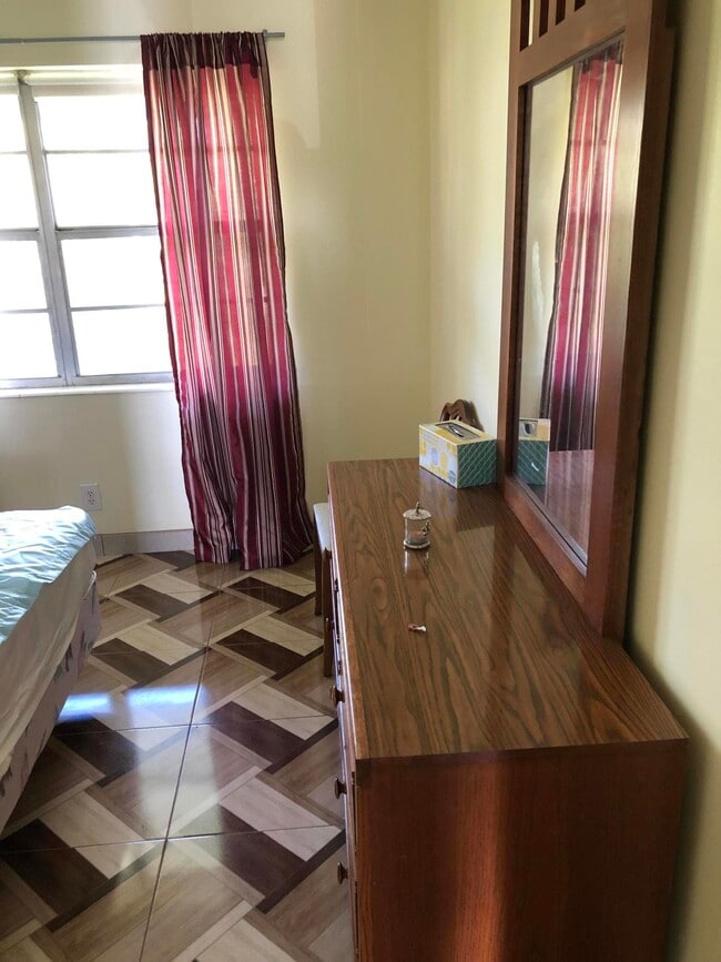 Building Photo - 23 Coventry A