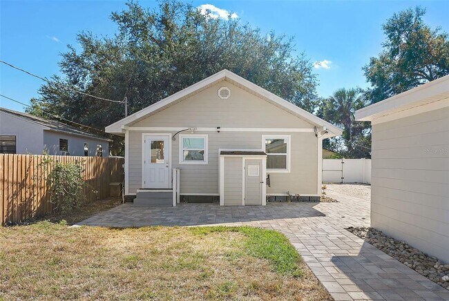 Building Photo - 3451 33rd Ave N