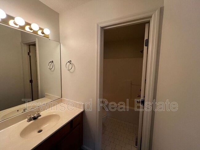 Building Photo - 1036 Ancestry Dr