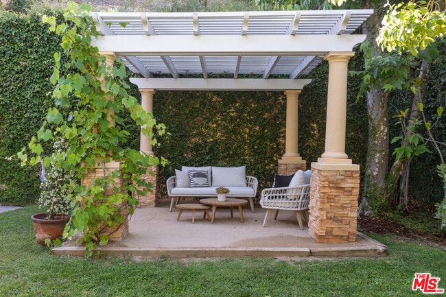 Building Photo - 3697 Benedict Canyon Ln