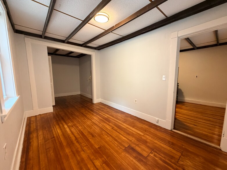 Building Photo - 47 Joy St