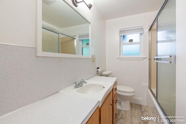 Building Photo - 3532 NE 87th St
