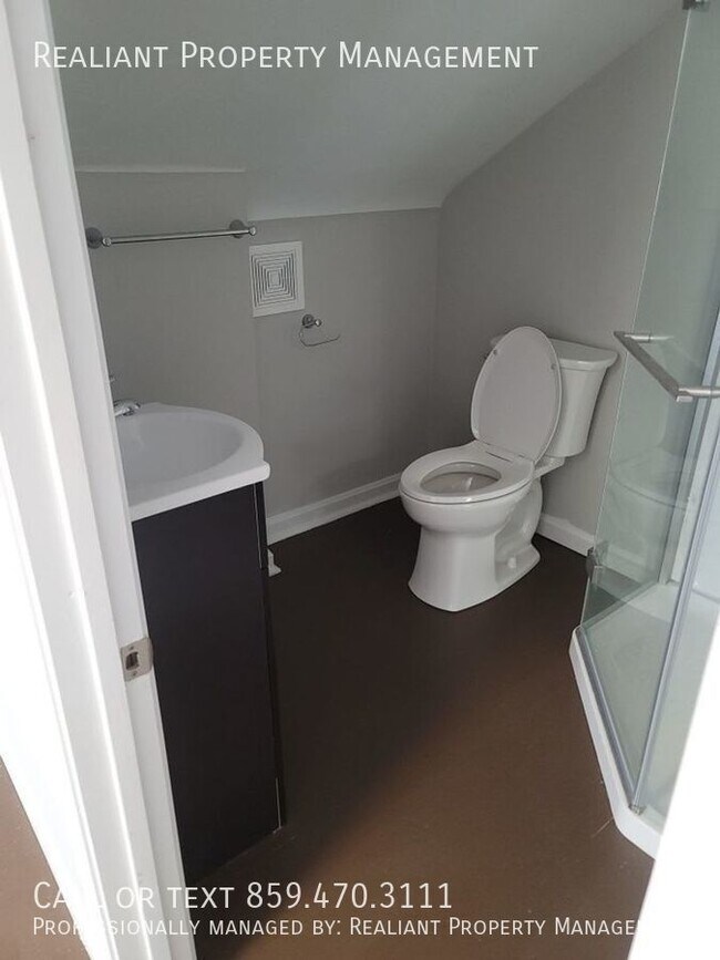 Building Photo - 1411 Hill St