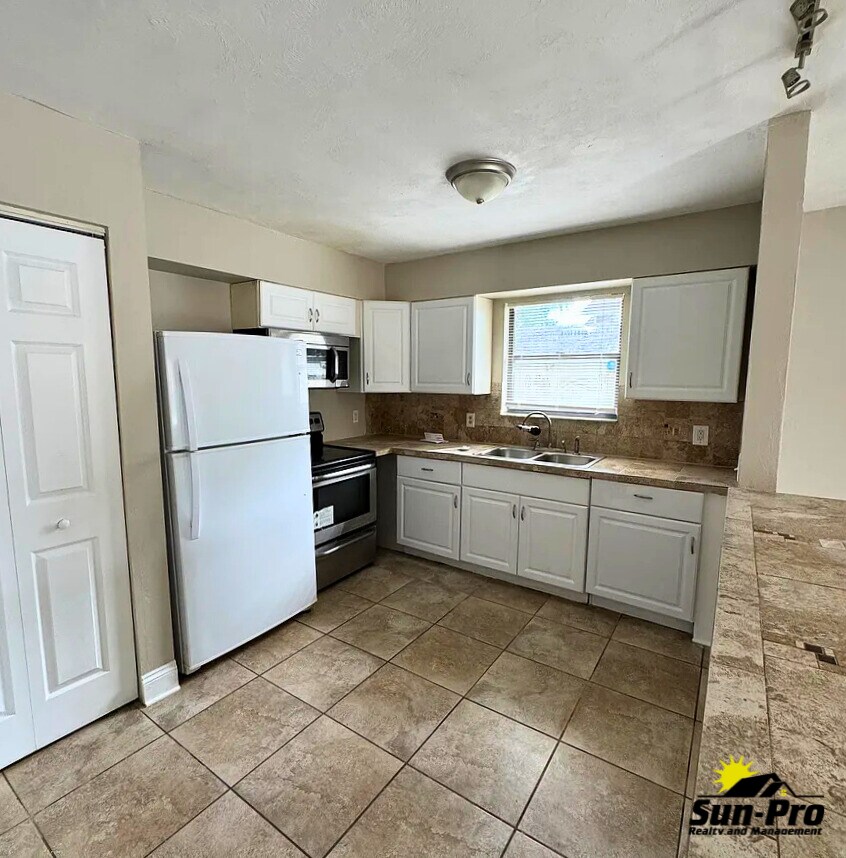 Building Photo - 957 Glenwood St