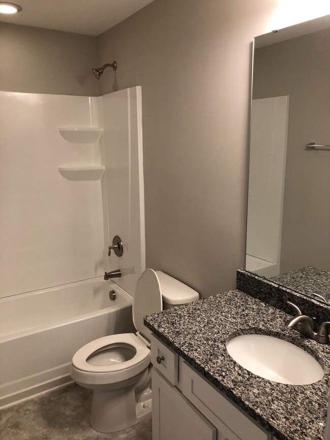 Building Photo - Lovely 4 Bedroom Home in Oakview Commons N...