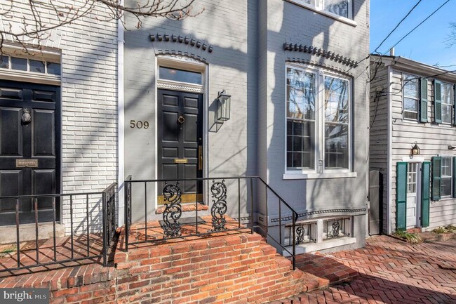 Building Photo - 509 Duke St