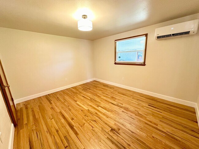 Building Photo - 203-207 N 38th Ave