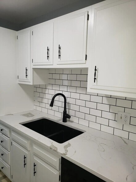 Primary Photo - 1675 Cedarwood Dr