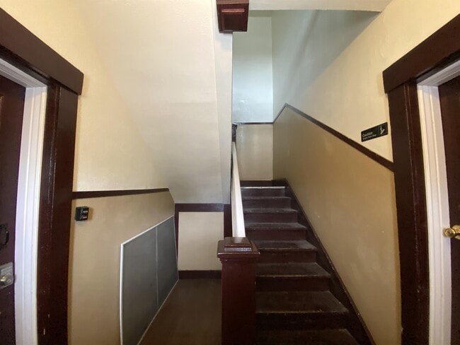 Building Photo - 1126 E San Antonio Ave