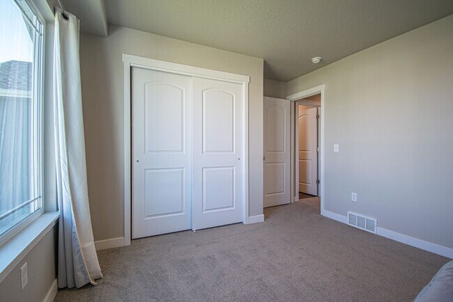 Building Photo - 289 W 2280 N