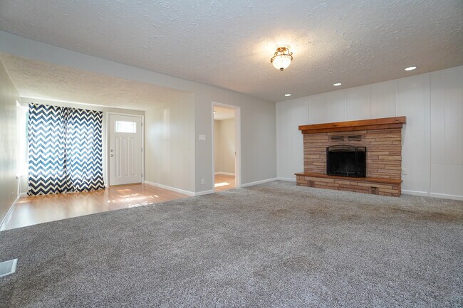 Building Photo - 5707 N Bogart Ln
