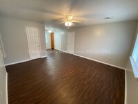 Building Photo - Coming in JULY! Cute 3 Bed 1.5 Bath Home