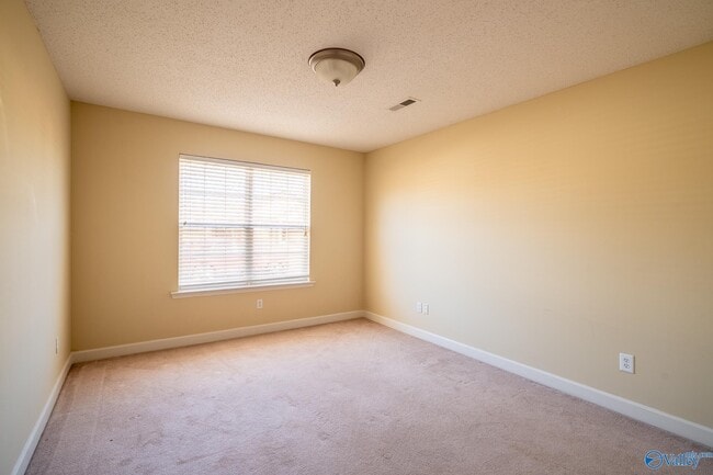 Building Photo - 5002 Blakemore Dr SE