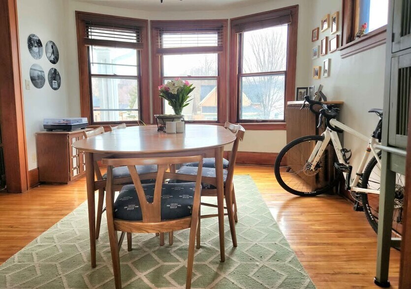 Building Photo - 482 Michigan St