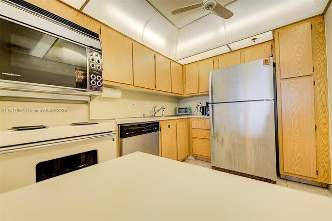Building Photo - 20515 E Country Club Dr