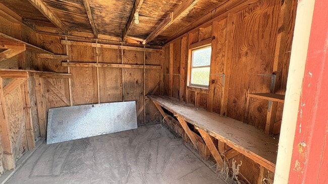 Building Photo - 305 Swinging Spear Rd