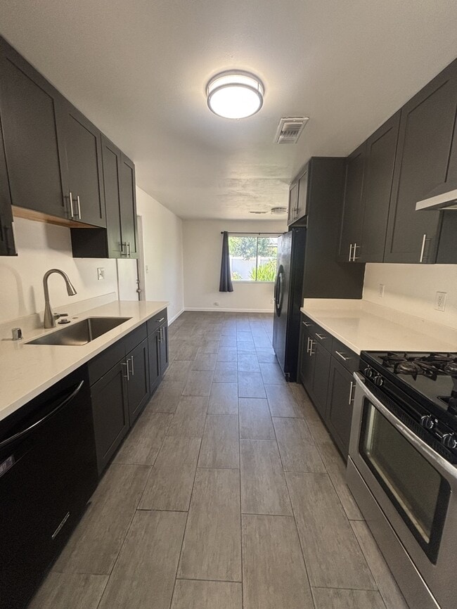 Building Photo - Modesto 3 Bedroom 2 Bathroom Home