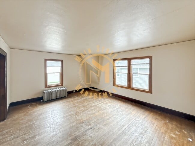 Building Photo - 1580 Elm St