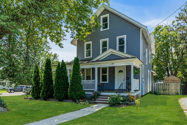 Building Photo - 298 Liberty St