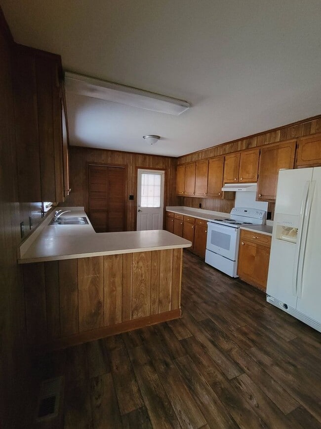 Building Photo - Ready to Move in