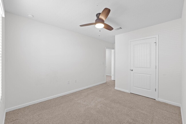 Building Photo - 1017 Limpkin St