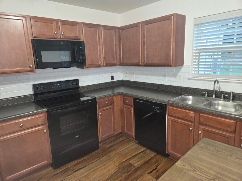 Building Photo - 6522 Ashebrooke Dr