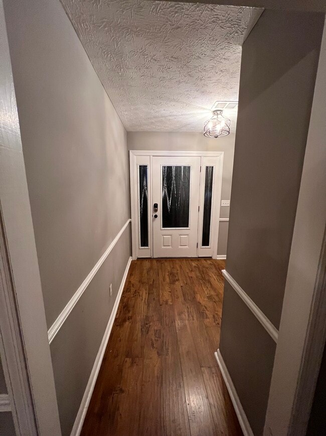 Building Photo - CASTLEWOOD Single Room