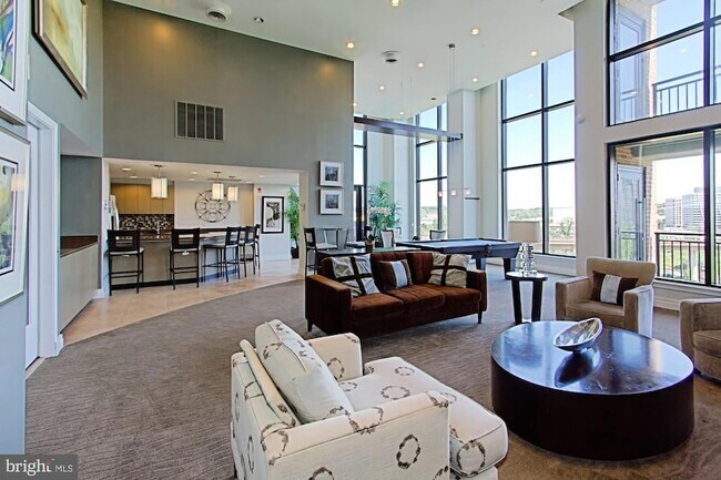 Building Photo - 2451 Midtown Ave