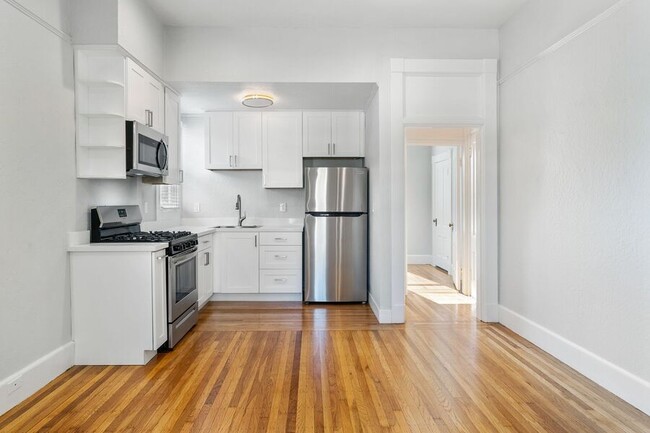 Building Photo - Fully Renovated 1 Bedroom in Downtown Palo...