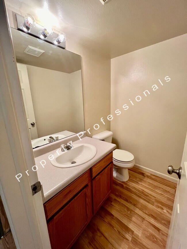 Building Photo - Townhouse in Silt for Rent