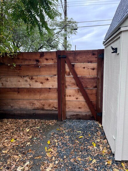 Building Photo - 517 B St