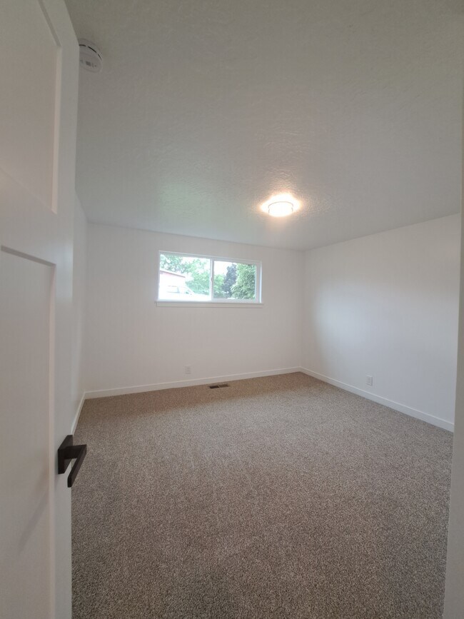 Building Photo - 445 E 535 S