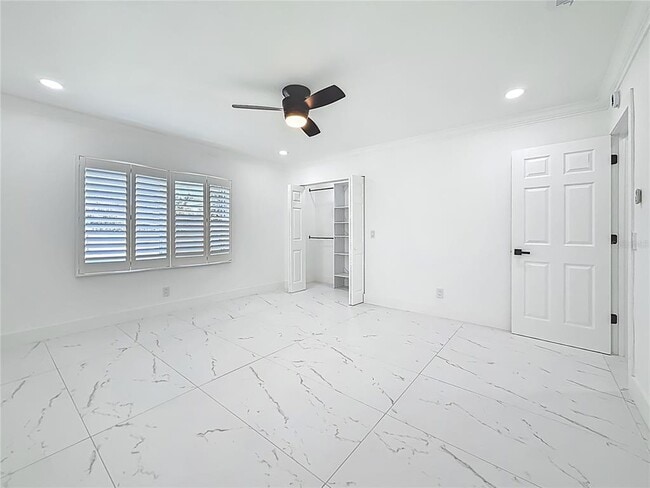 Building Photo - 1216 Robin Rd S