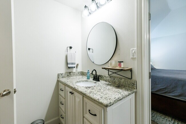Building Photo - Luxury 4-Bedroom, 3-Bathroom Home in Kelse...