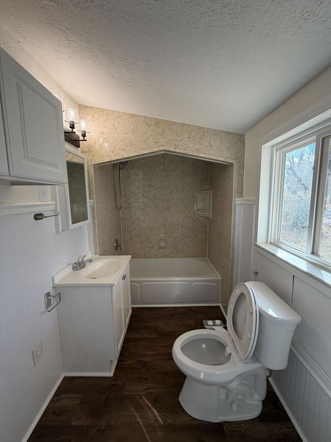 Building Photo - 2 Bed | 2 Bath | Office/Flex Room | 1 Acre Lot | Pickerington Schools