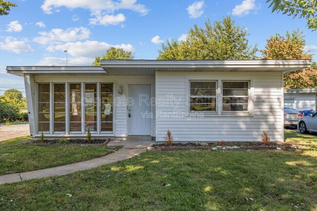 Building Photo - 1395 St Jean St