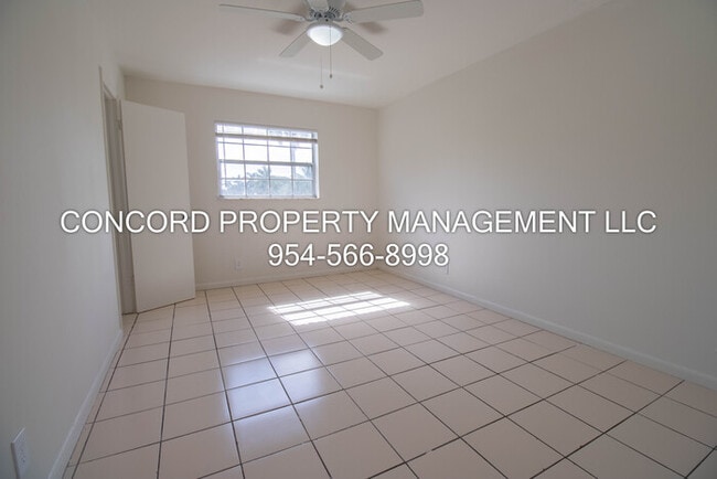 Building Photo - 2 Bedroom, 1.5 Bathroom Apartment with Poo...