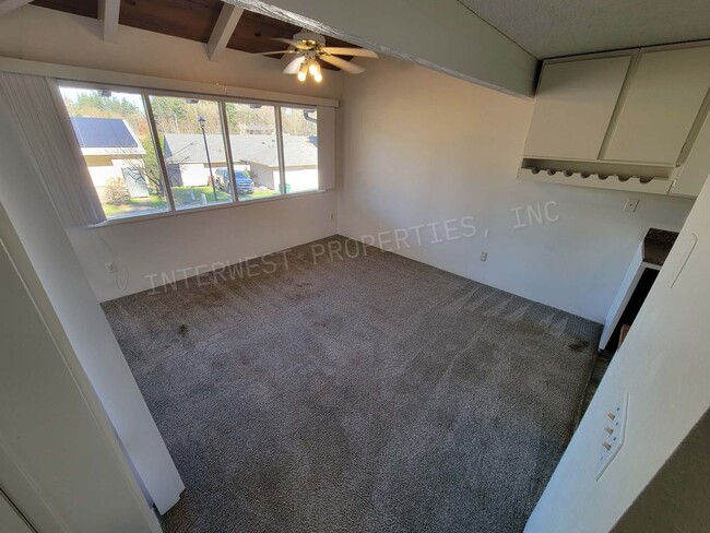 Building Photo - *1/2 OFF 1ST MONTH'S RENT PROMO* 3 BR Townhome- Wonderful Privacy Deck in Beaverton with 1 Car Ga...