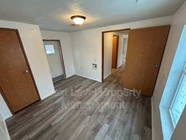 Building Photo - 111 S Cedar Dr