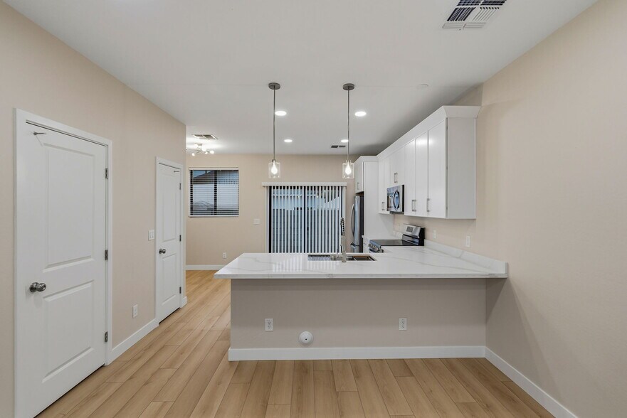 Building Photo - 1222 E Diamond St