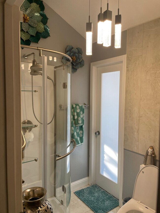 Building Photo - 11310 Pinehaven Ave