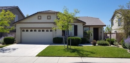 Building Photo - Large beautifully maintained newer home located in Demonte Ranch.