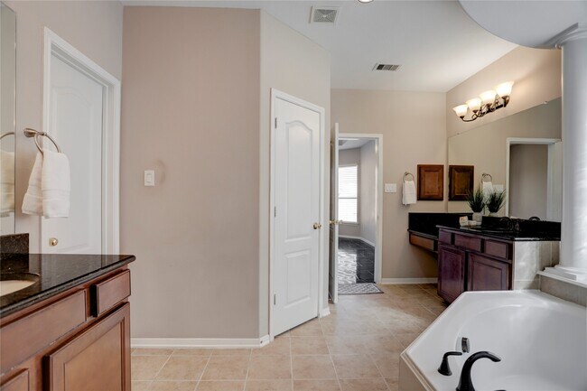 Building Photo - 13419 Sunset Bay Ln