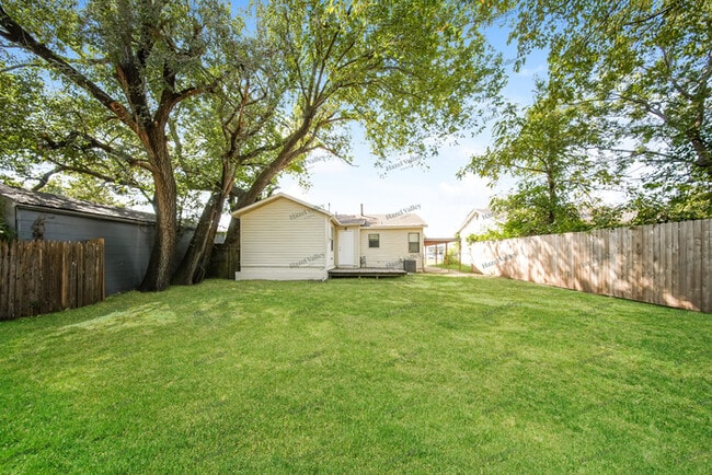 Building Photo - 1106 Sandra Dr