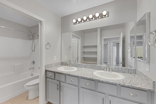 Building Photo - Large 4 bedroom home