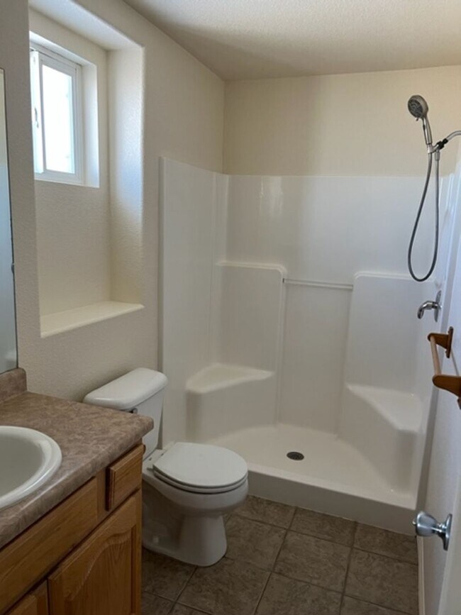 Building Photo - ALL PROSPECTIVE TENANTS MUST SUBMIT A $58 NON-REFUNDABLE APPLICATION FEE PER APPLICANT ONLINE AND...